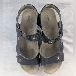 Taos Size 10 Women's Black Sandals Leather With Medallions